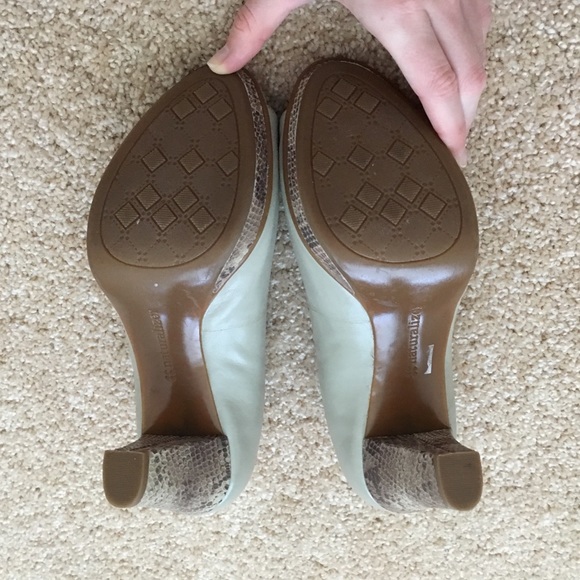 💕2xHP💕 EUC naturalizer open toe snakeskin heels - Picture 6 of 8